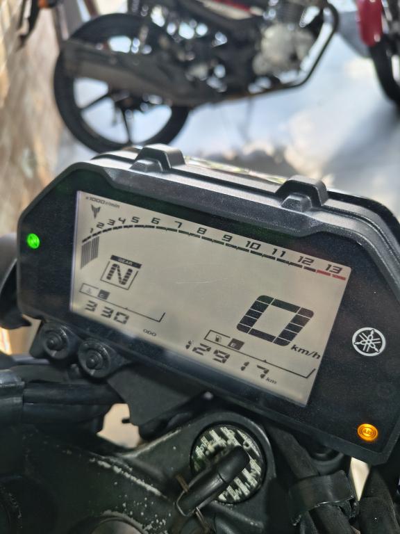 YAMAHA MT-03 300 - Foto