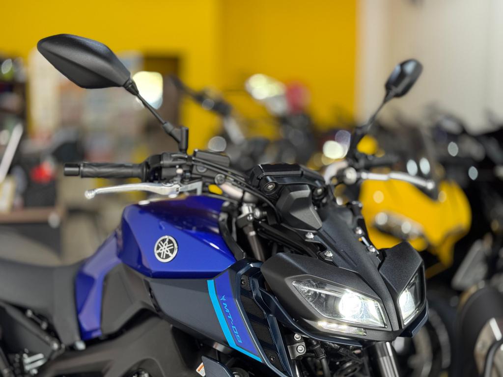 YAMAHA MT-09 850 - Foto