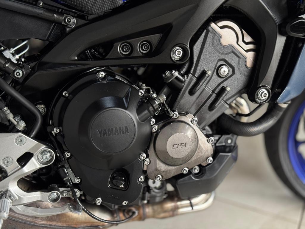 YAMAHA MT-09 850 - Foto