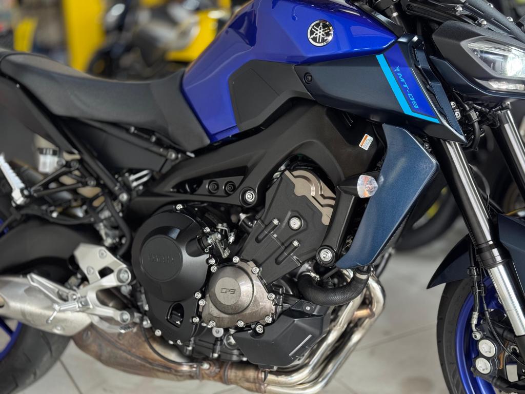 YAMAHA MT-09 850 - Foto