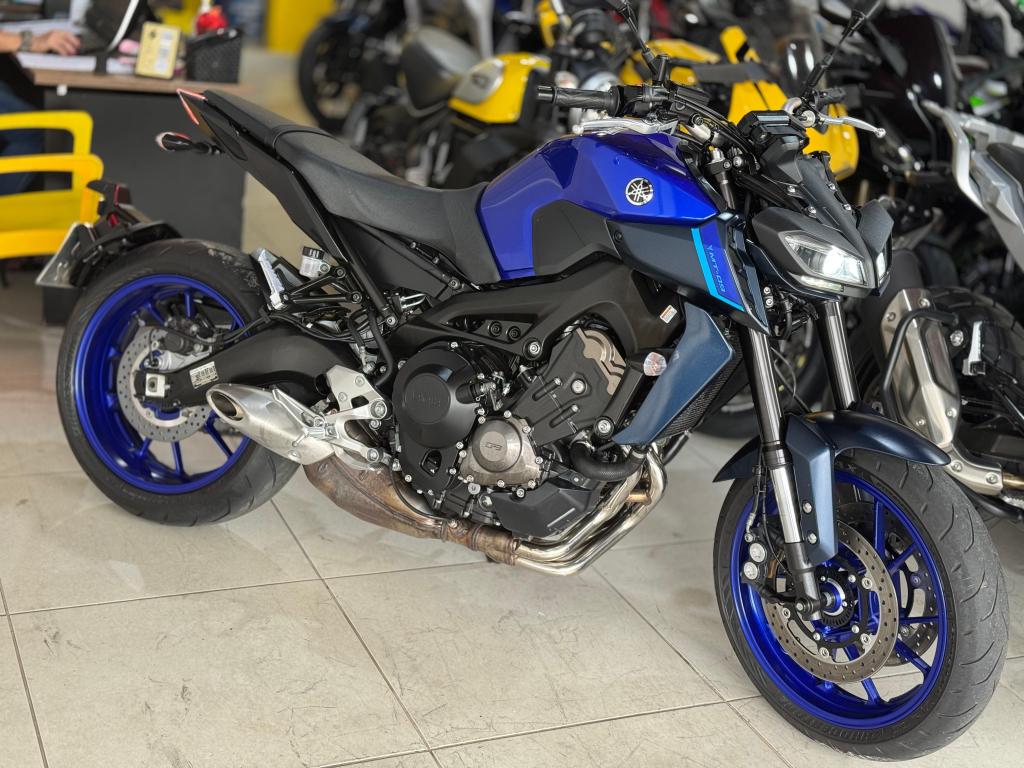YAMAHA MT-09 850 - Foto