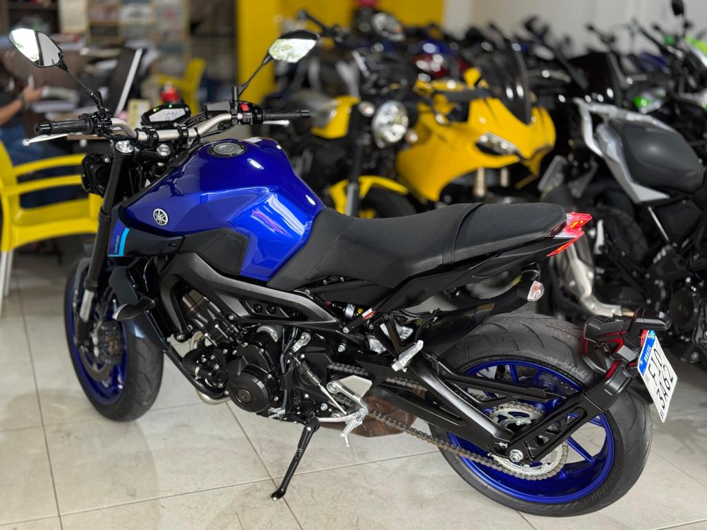 YAMAHA MT-09 850 - Foto