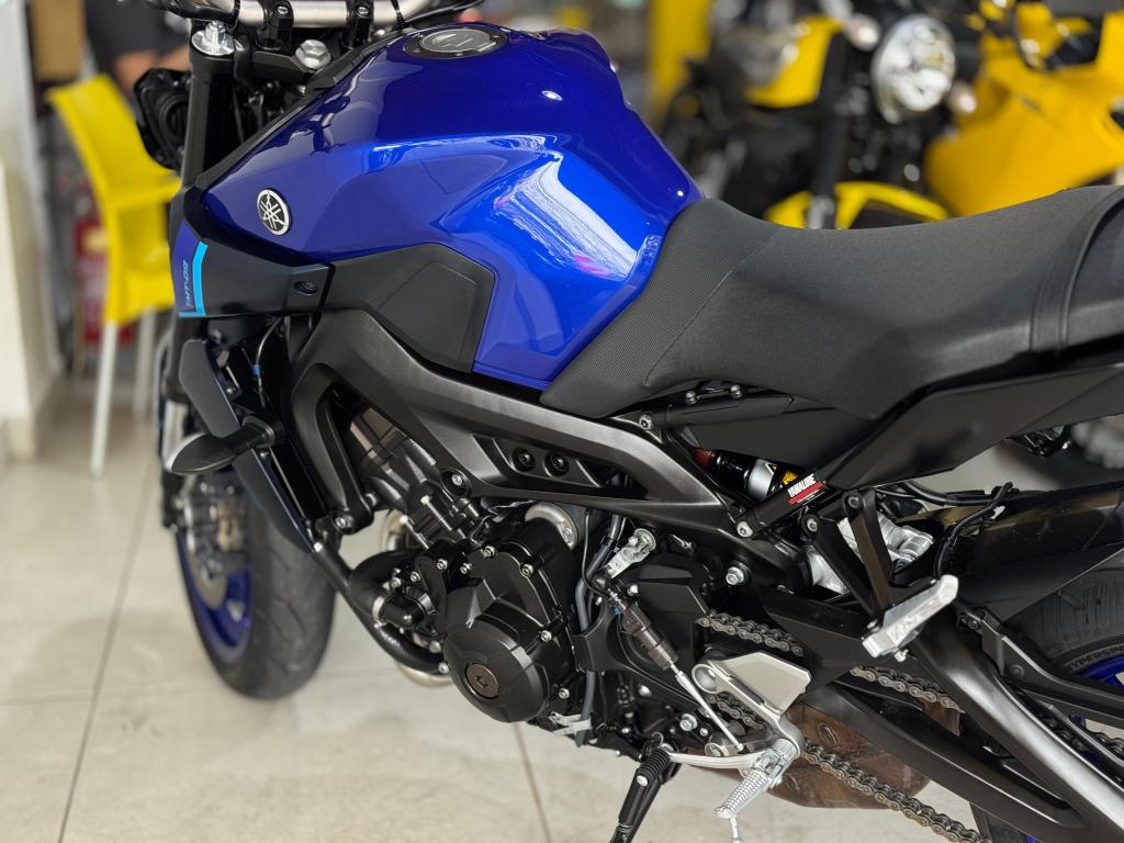 YAMAHA MT-09 850 - Foto