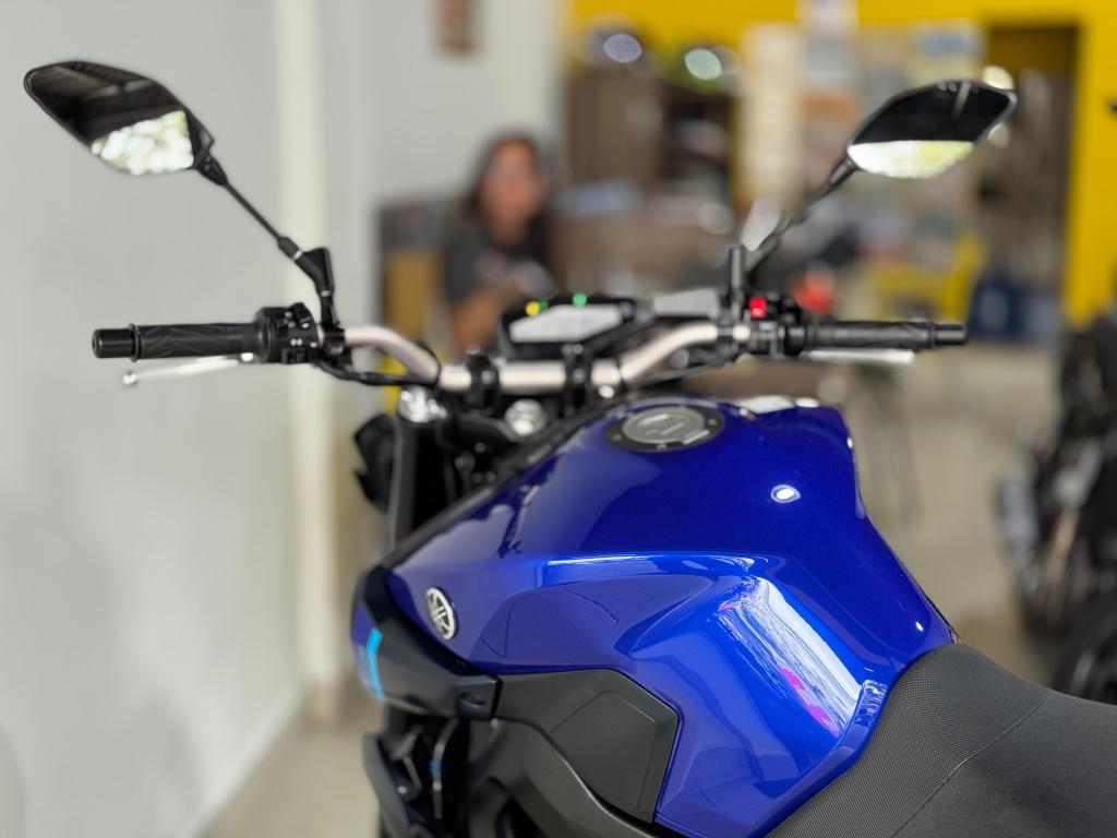 YAMAHA MT-09 850 - Foto