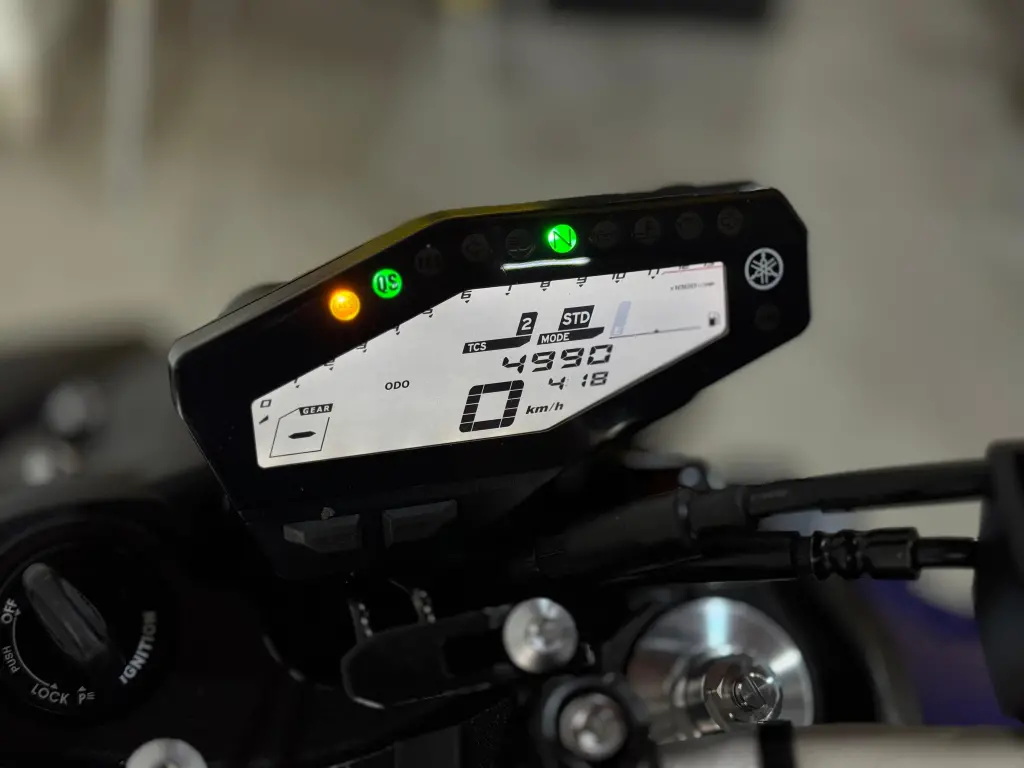 YAMAHA MT-09 850 - Foto