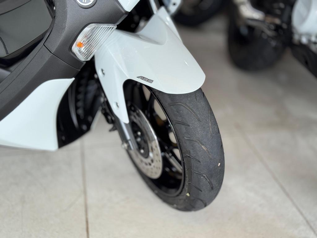YAMAHA NMax 160 - Foto