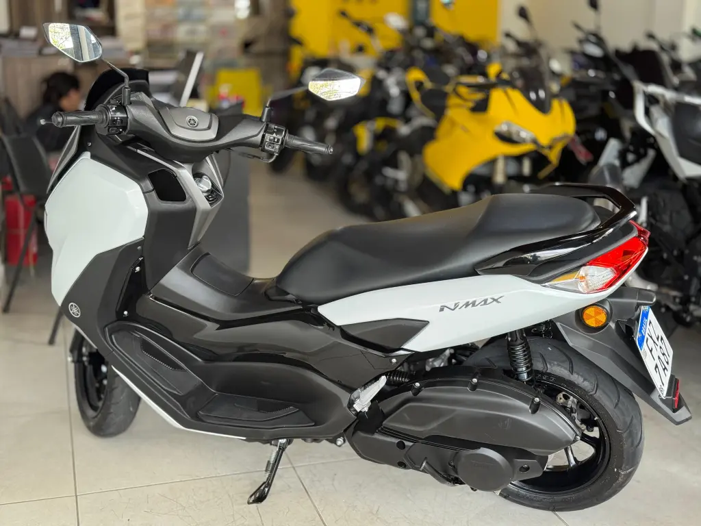 YAMAHA NMax 160 - Foto