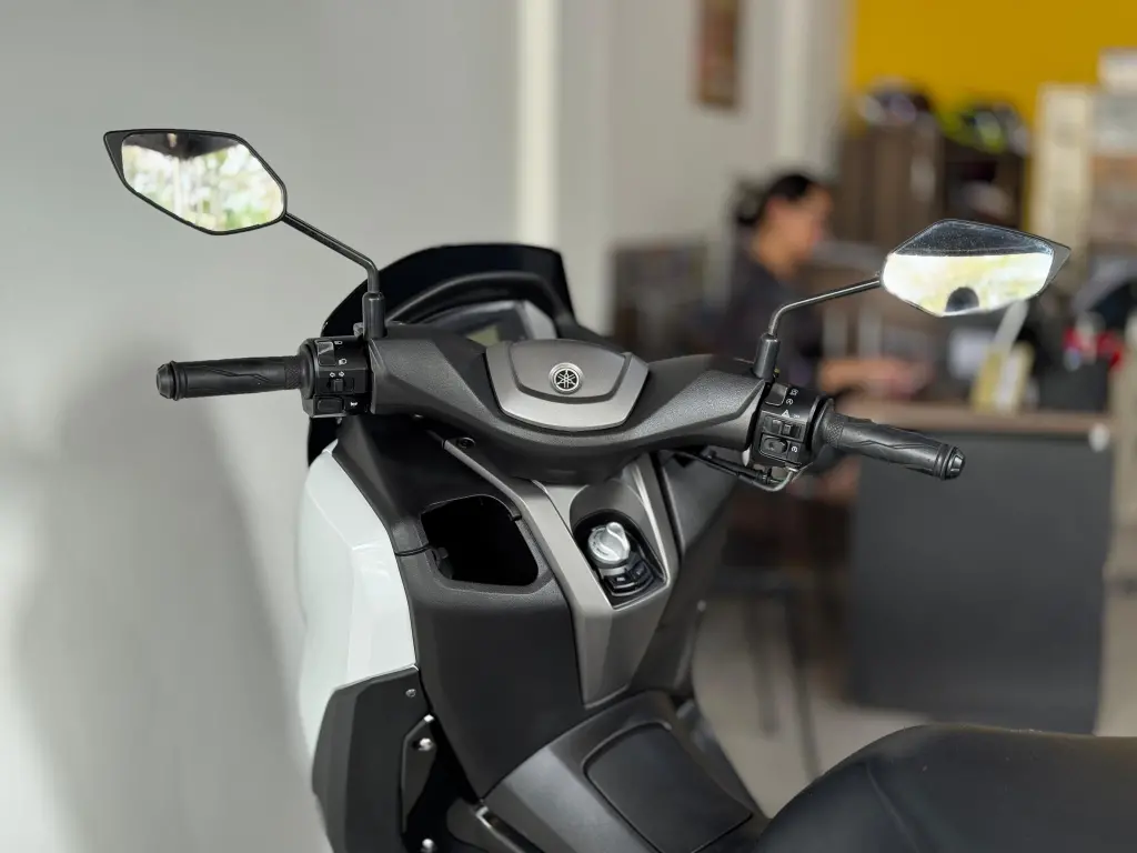 YAMAHA NMax 160 - Foto