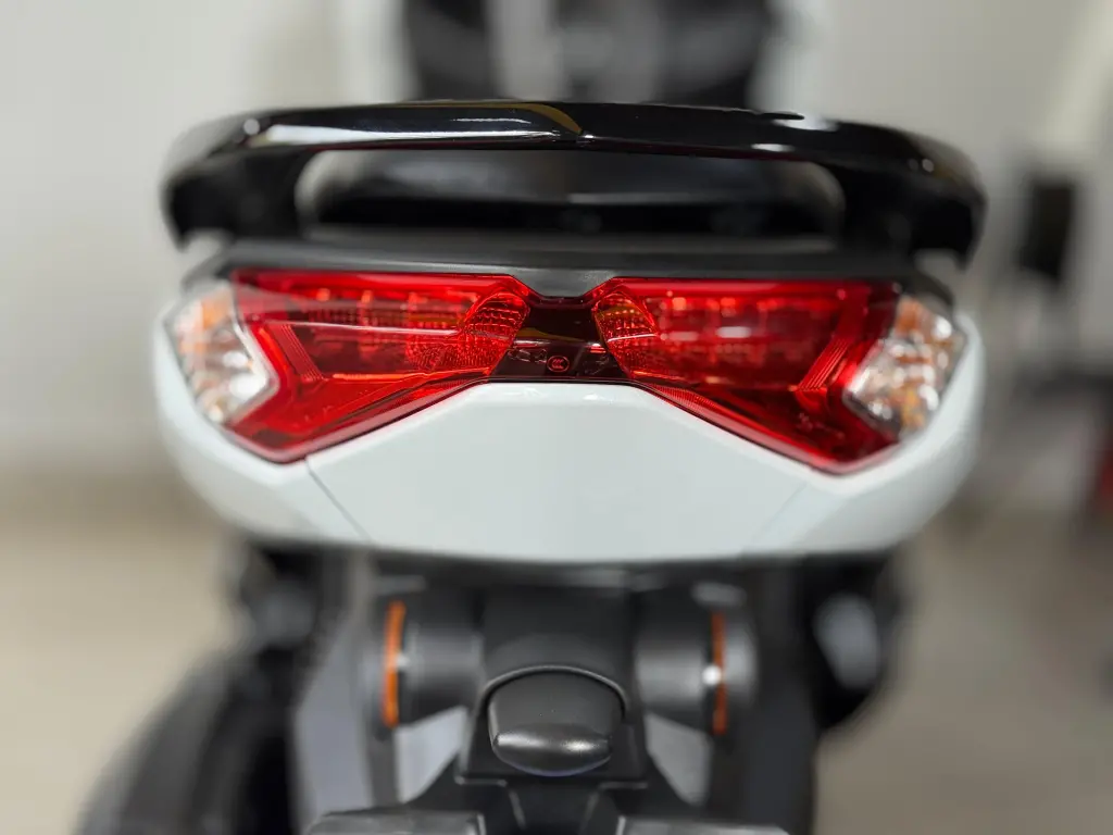 YAMAHA NMax 160 - Foto