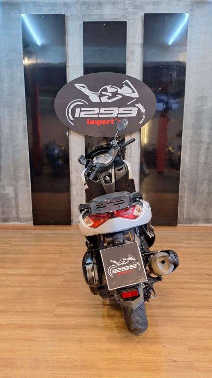 YAMAHA NMax 160 - Foto