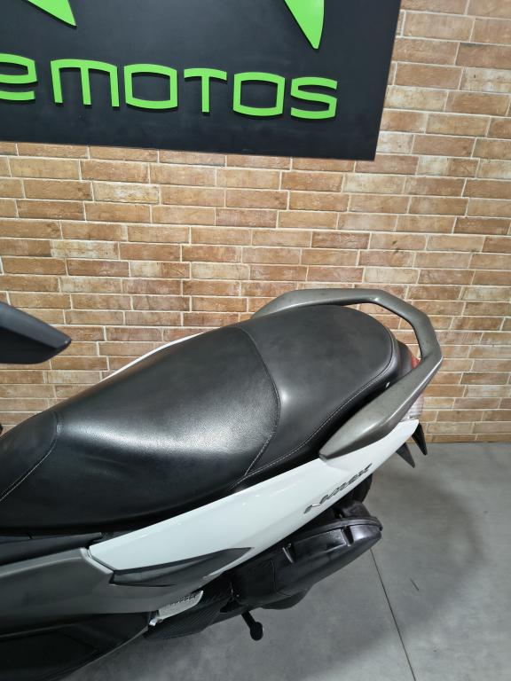 YAMAHA NMax 160 - Foto