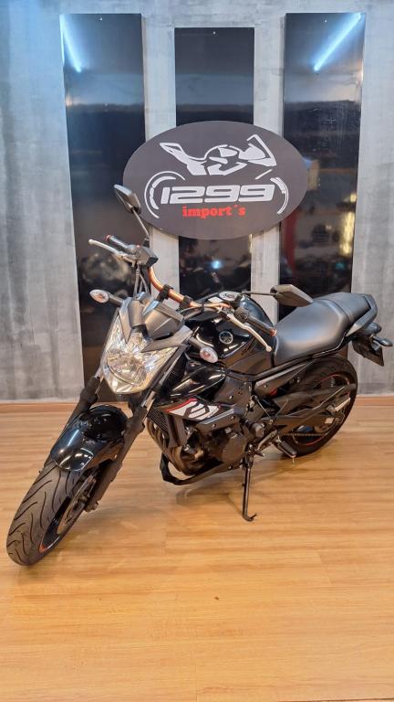 YAMAHA XJ6 600 - Foto