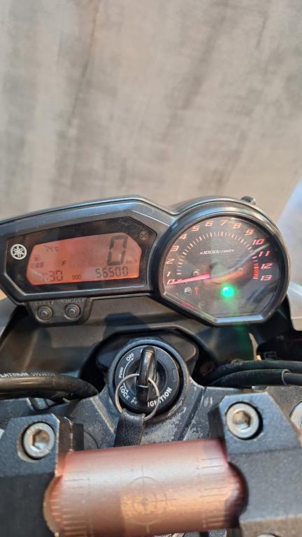 YAMAHA XJ6 600 - Foto