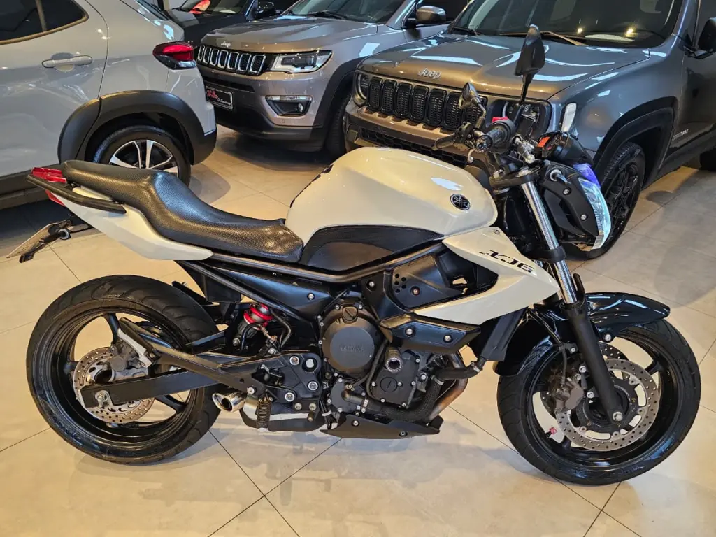 YAMAHA XJ6 600 - Foto