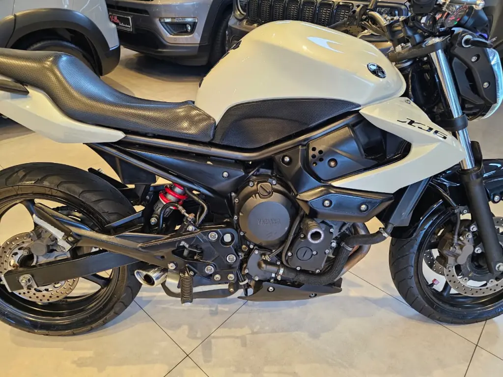 YAMAHA XJ6 600 - Foto
