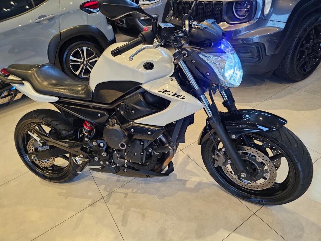 YAMAHA XJ6 600 - Foto