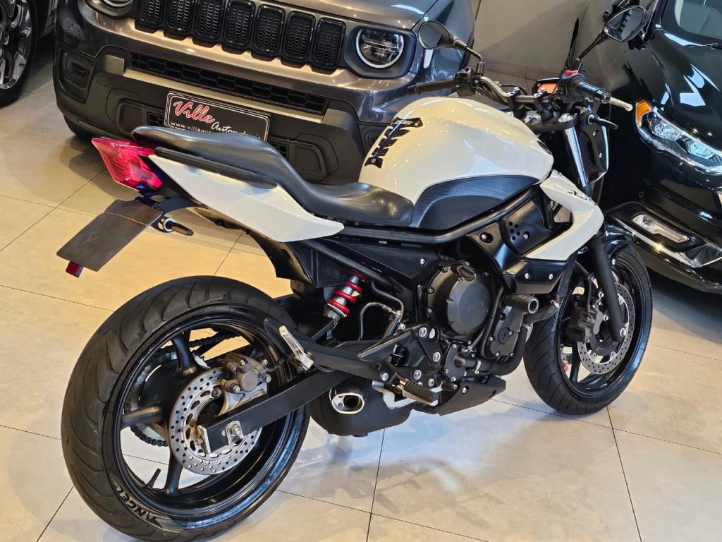 YAMAHA XJ6 600 - Foto