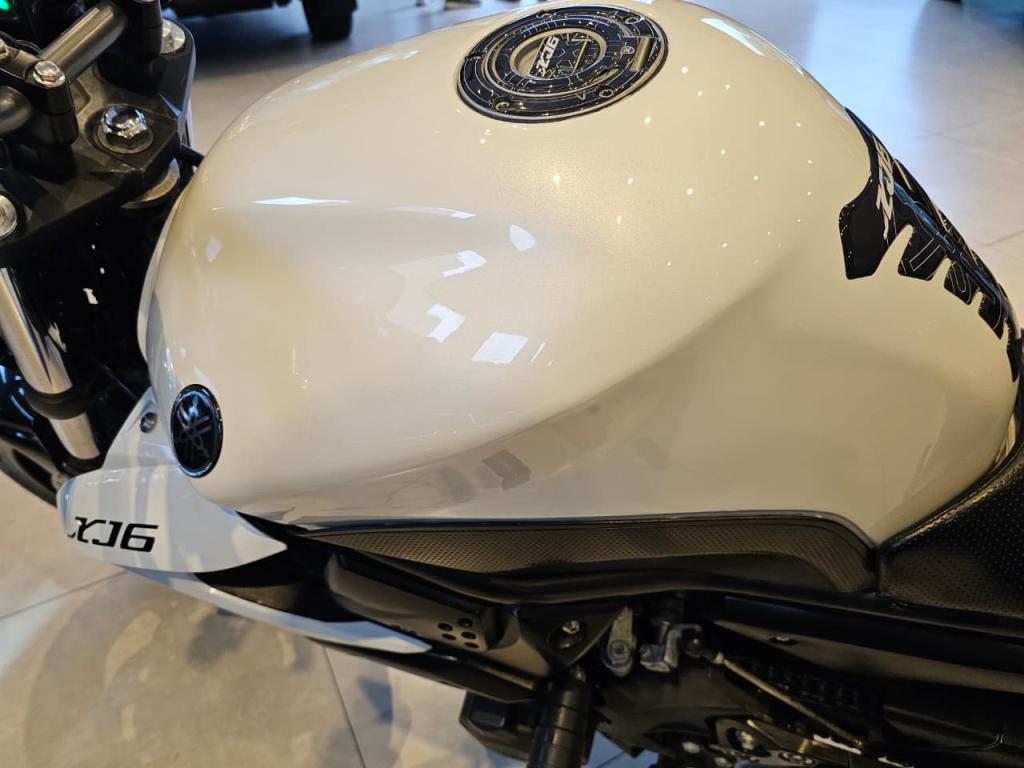 YAMAHA XJ6 600 - Foto