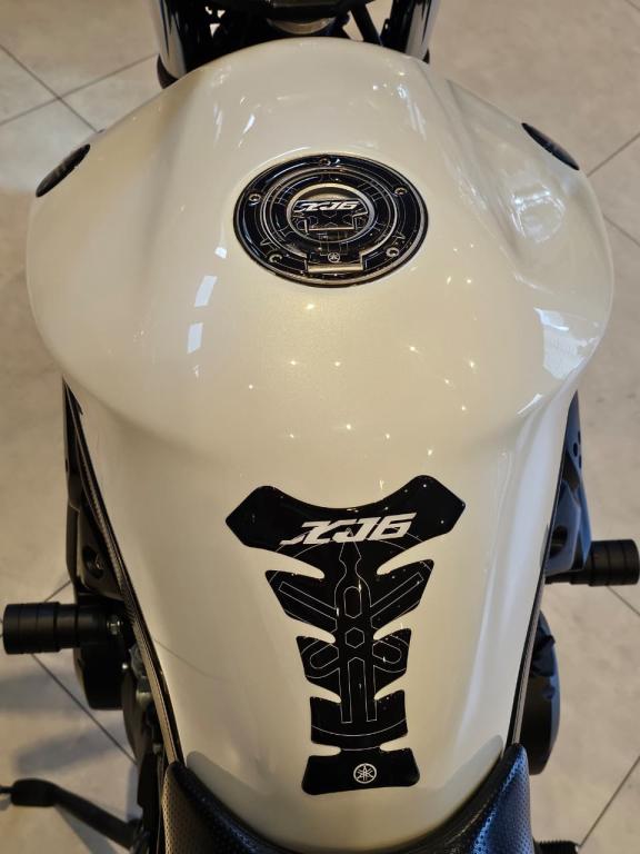 YAMAHA XJ6 600 - Foto