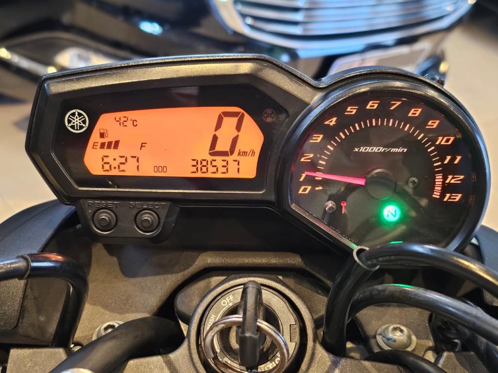 YAMAHA XJ6 600 - Foto