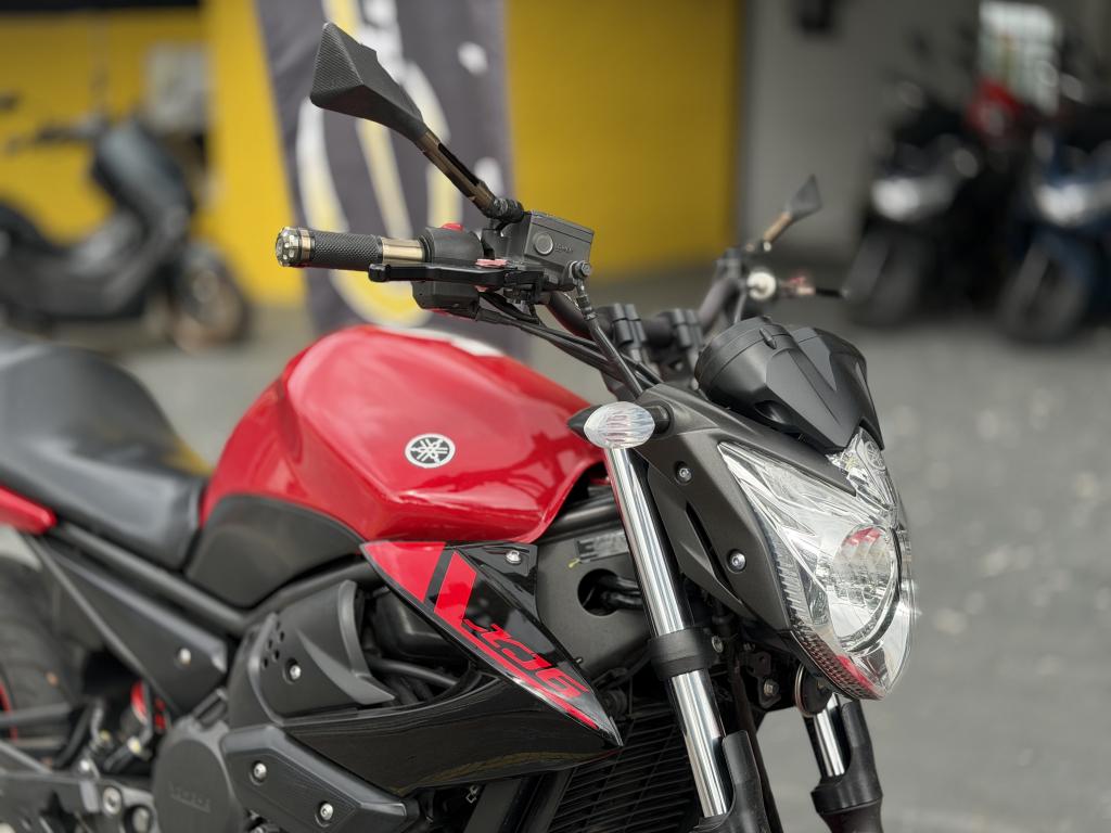 YAMAHA XJ6 600 - Foto