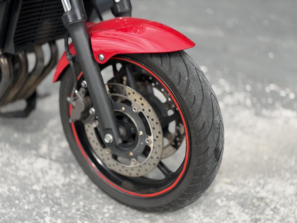 YAMAHA XJ6 600 - Foto