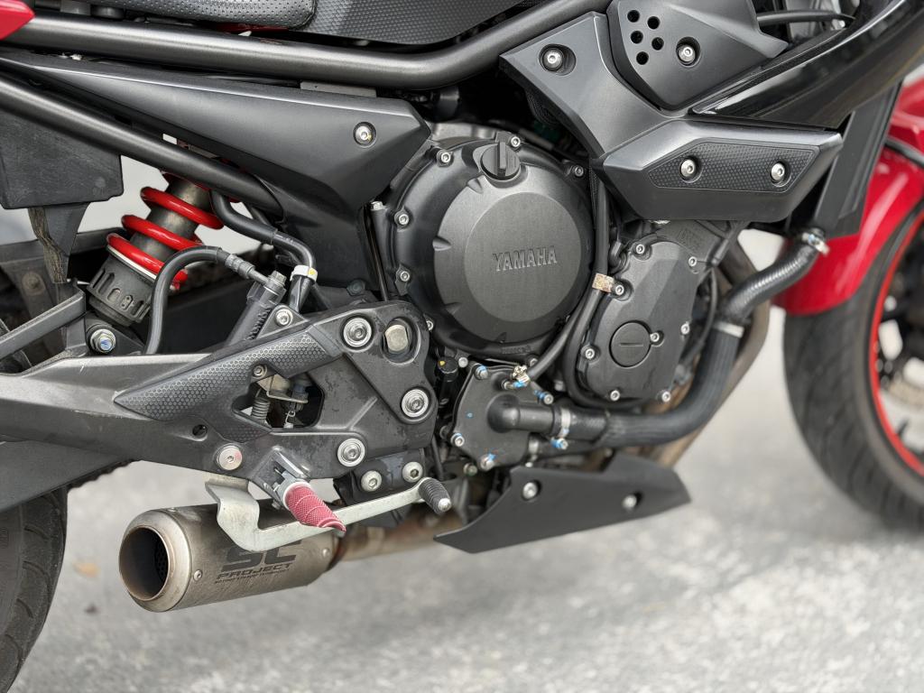 YAMAHA XJ6 600 - Foto
