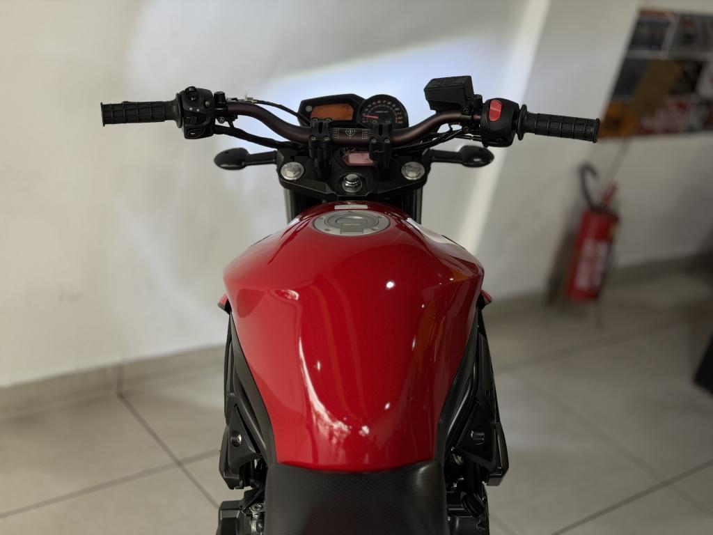 YAMAHA XJ6 600 - Foto