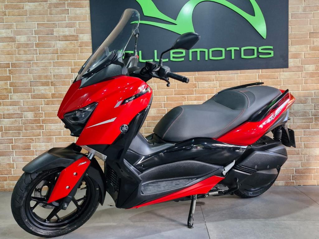 YAMAHA XMax 250 - Foto