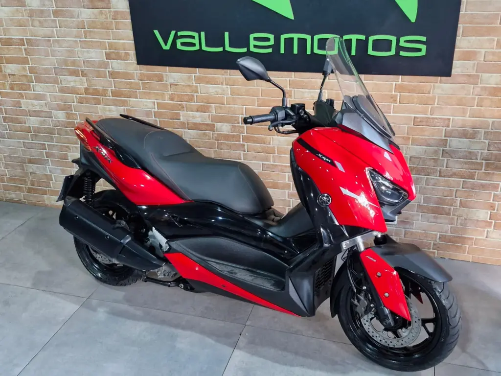 YAMAHA XMax 250 - Foto