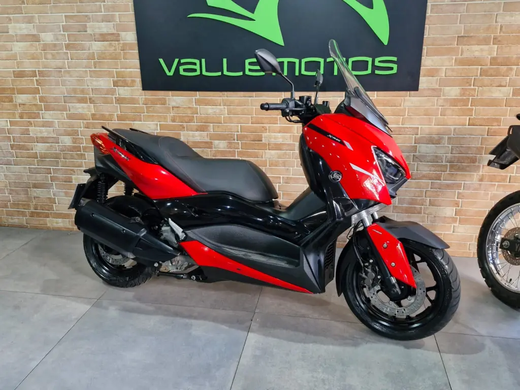 YAMAHA XMax 250 - Foto