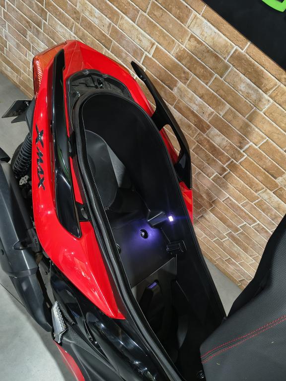 YAMAHA Xmax 250 - Foto