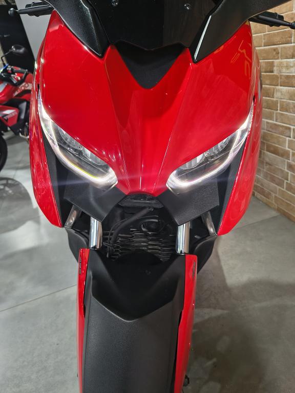 YAMAHA Xmax 250 - Foto