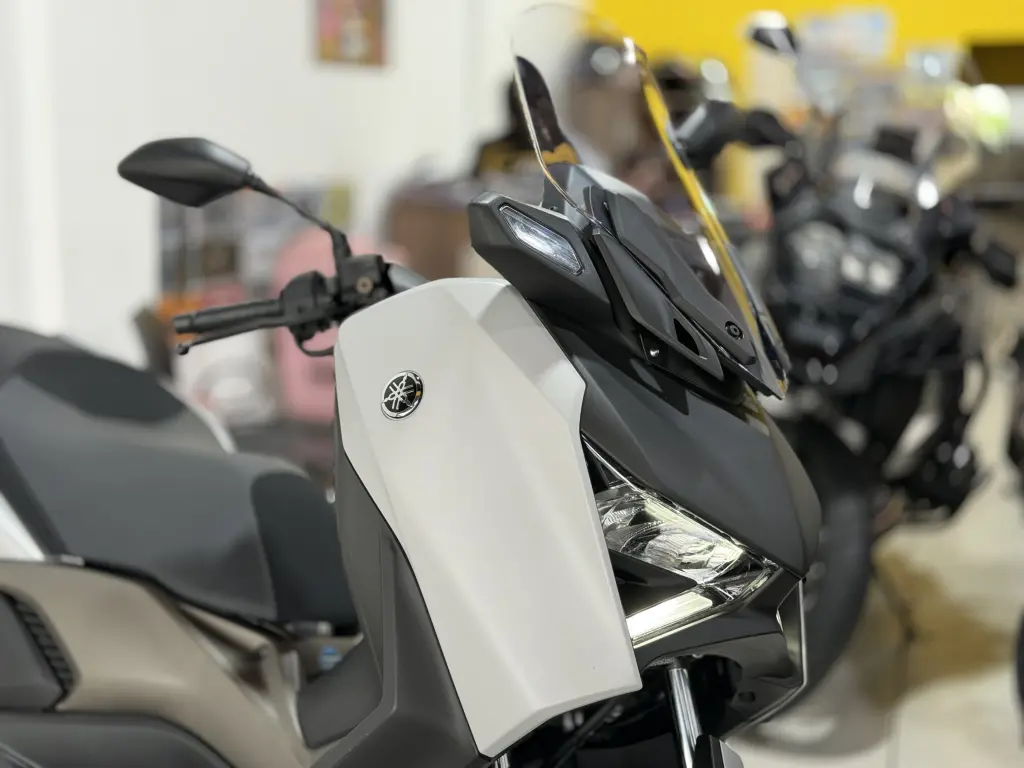 YAMAHA XMax 250 - Foto