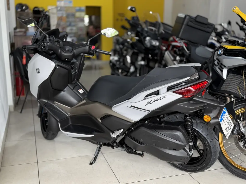 YAMAHA Xmax 250 - Foto