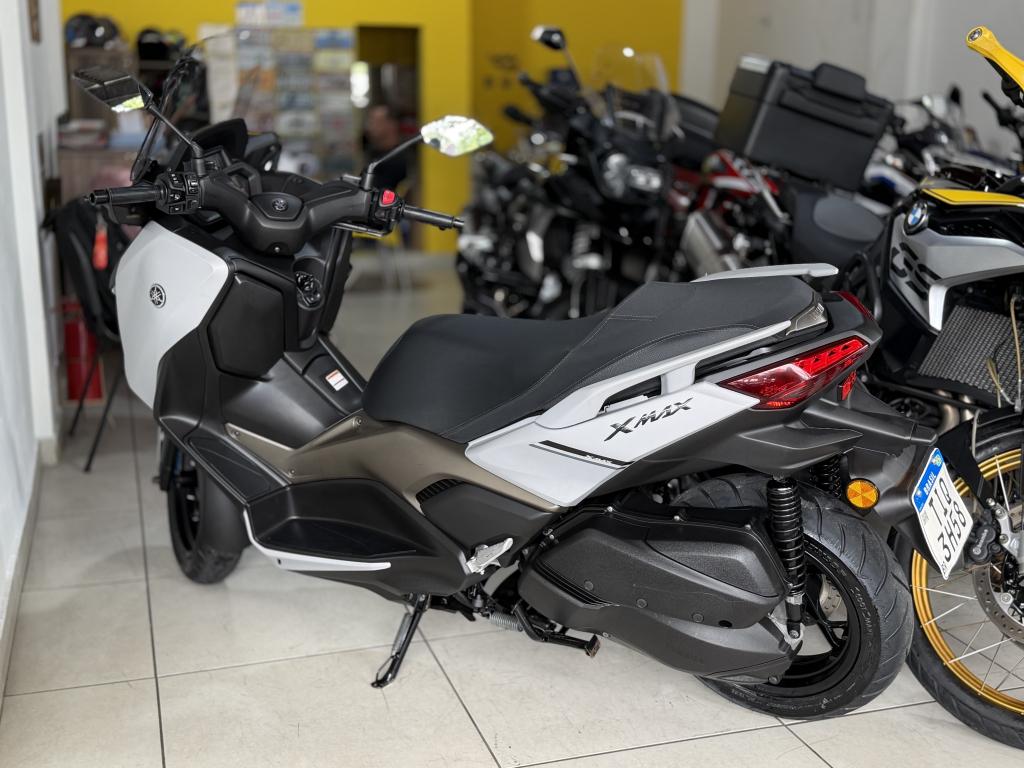 YAMAHA XMax 250 - Foto