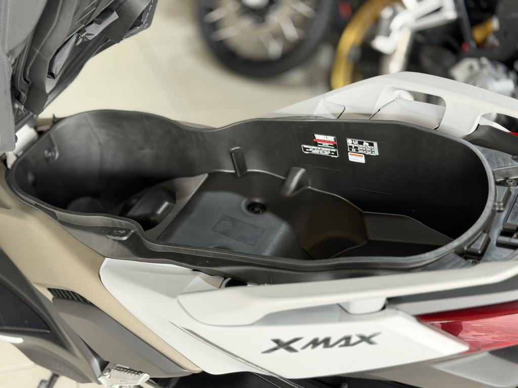 YAMAHA XMax 250 - Foto
