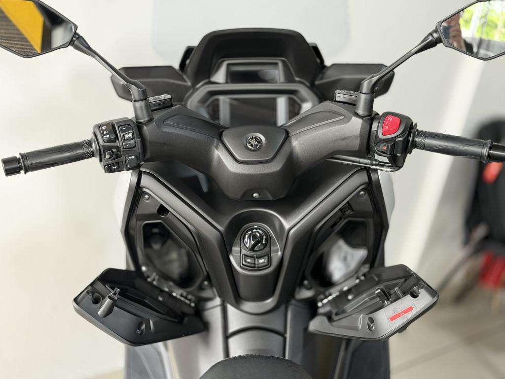 YAMAHA XMax 250 - Foto