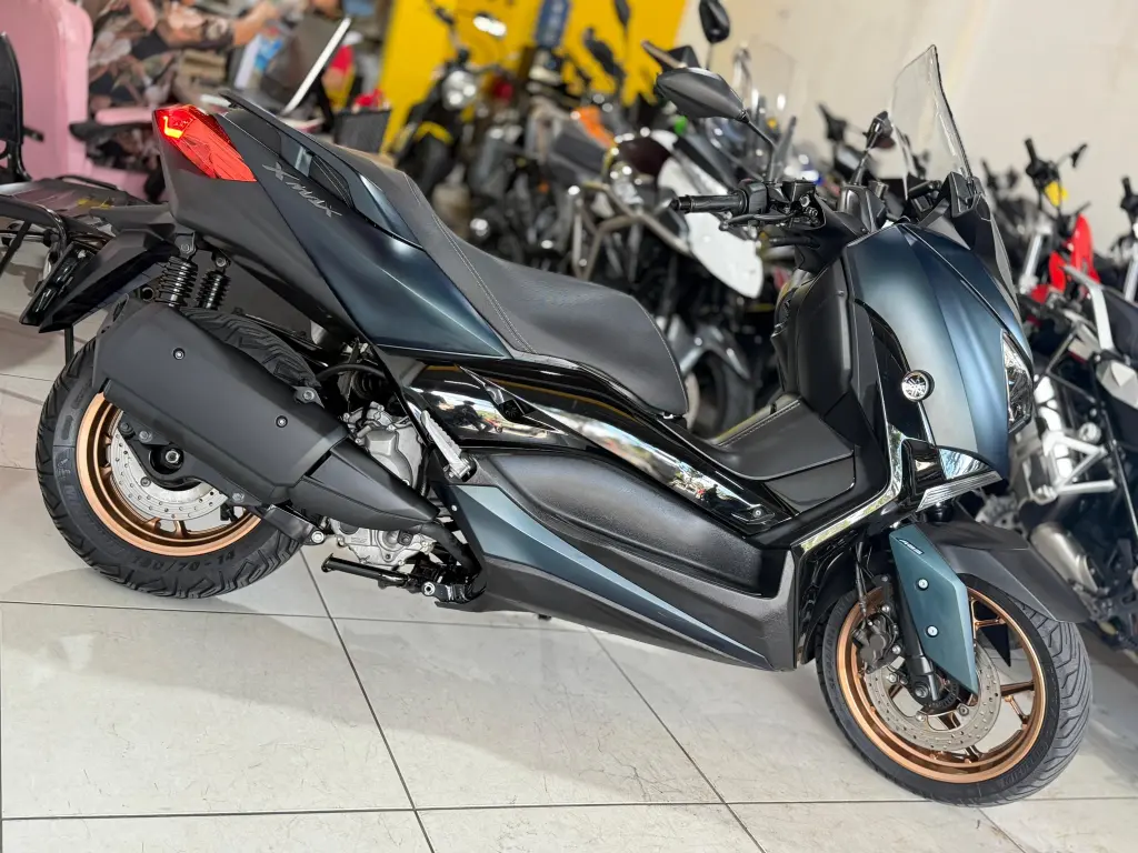 YAMAHA XMax 250 - Foto