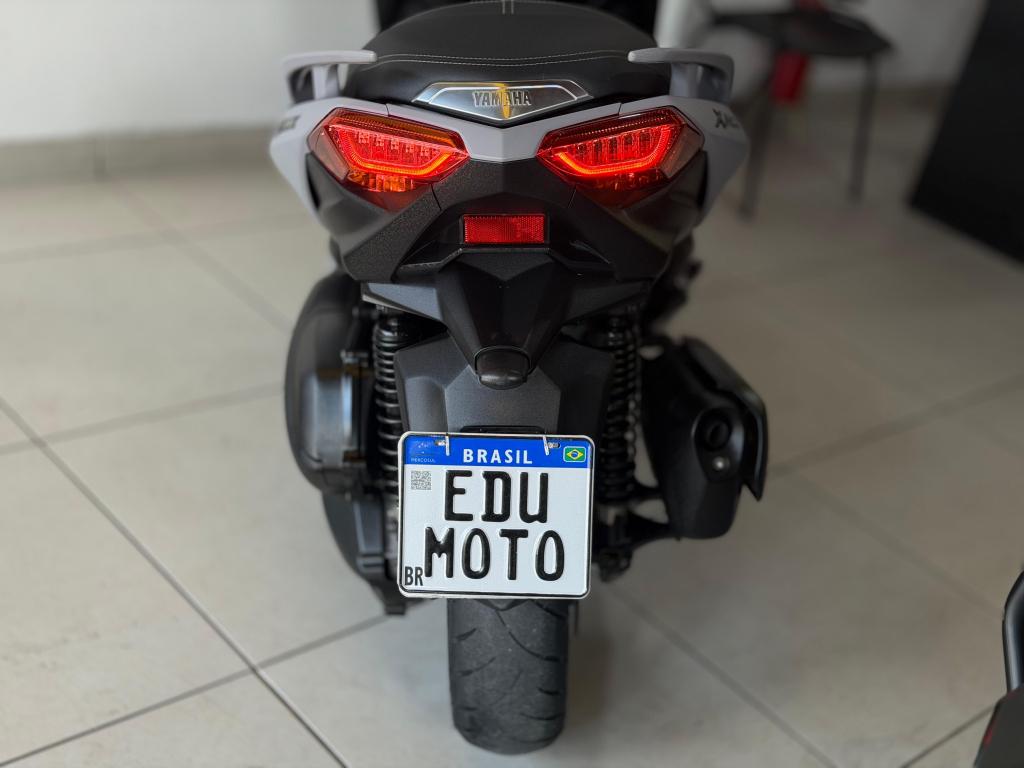 YAMAHA XMax 250 - Foto