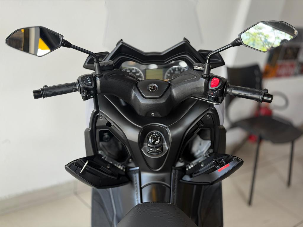 YAMAHA XMax 250 - Foto