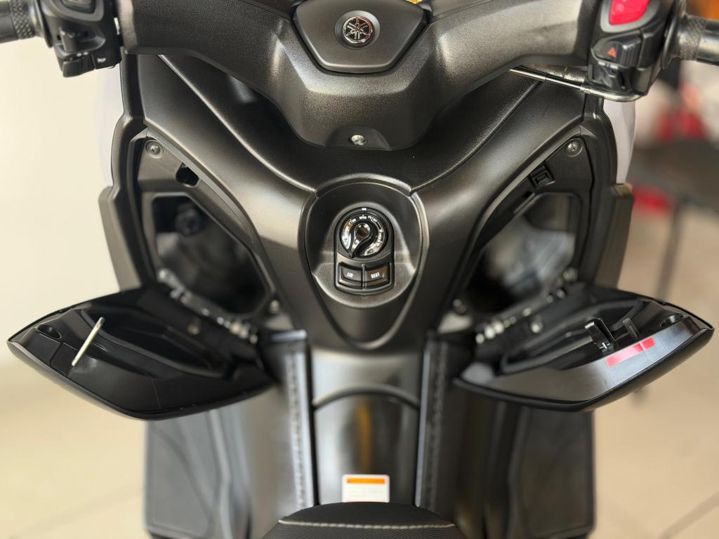 YAMAHA XMax 250 - Foto