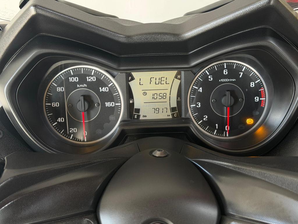 YAMAHA XMax 250 - Foto