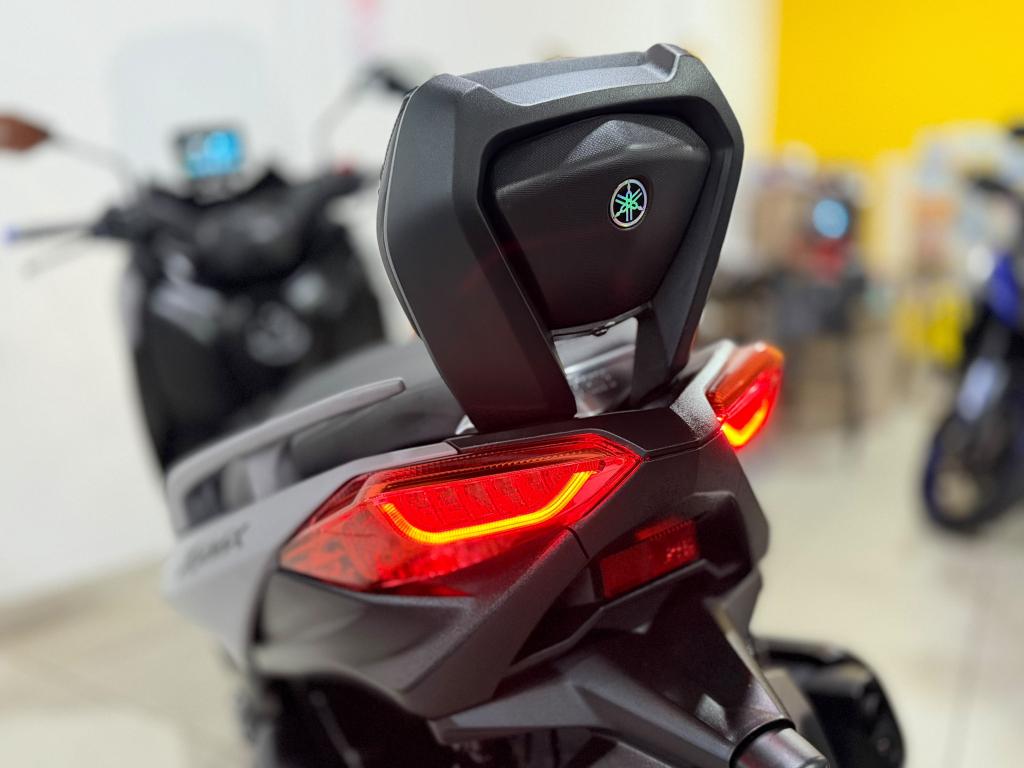 YAMAHA XMax 250 - Foto