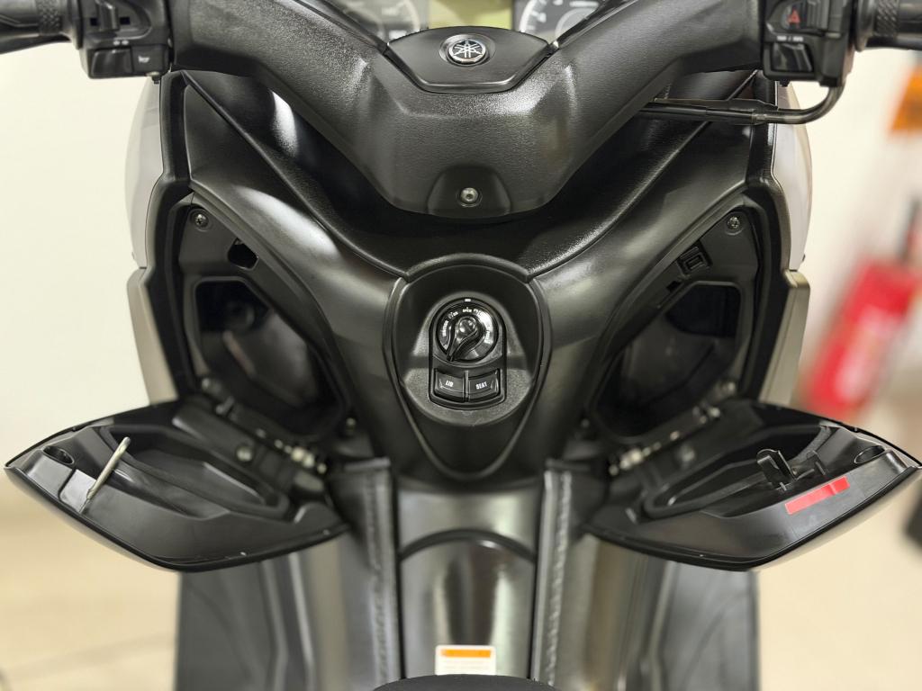 YAMAHA XMax 250 - Foto