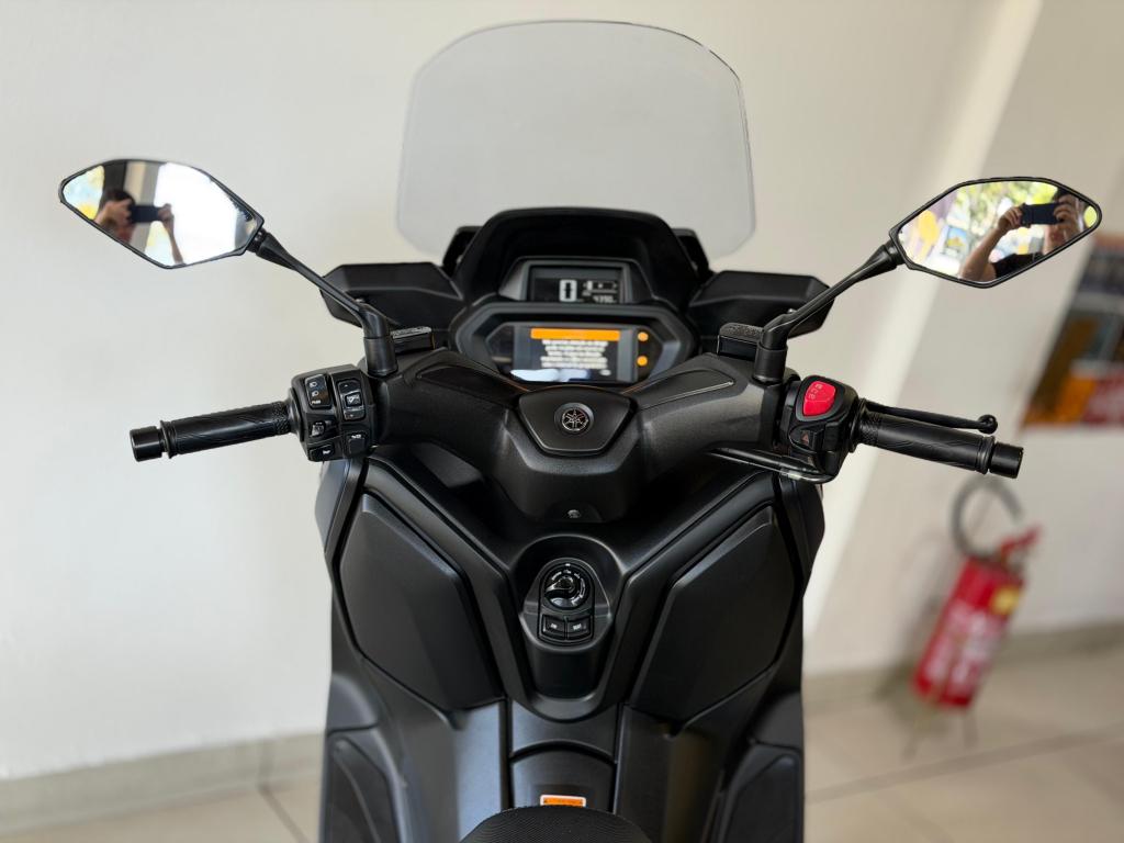 YAMAHA XMax 250 - Foto