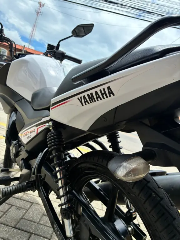 YAMAHA YBR 150 - Foto