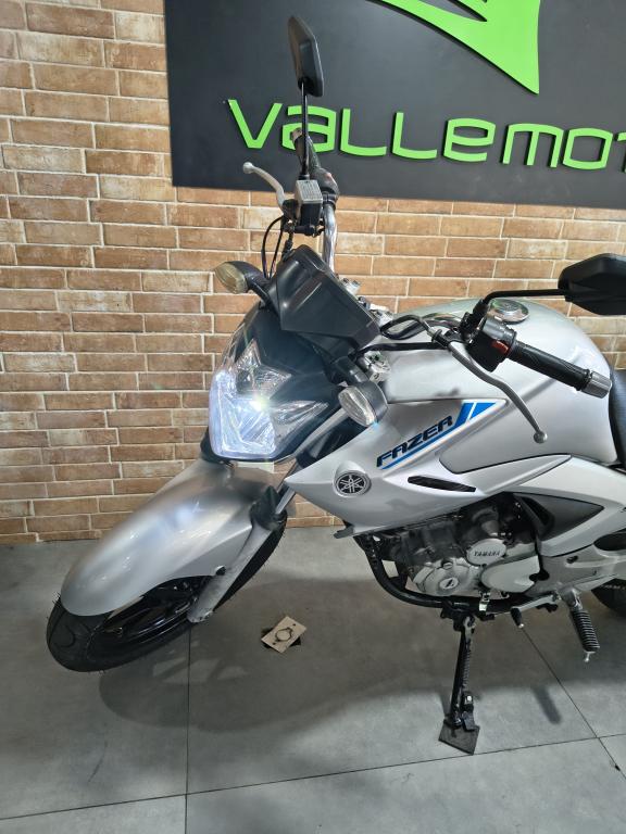 YAMAHA YS Fazer 250 - Foto