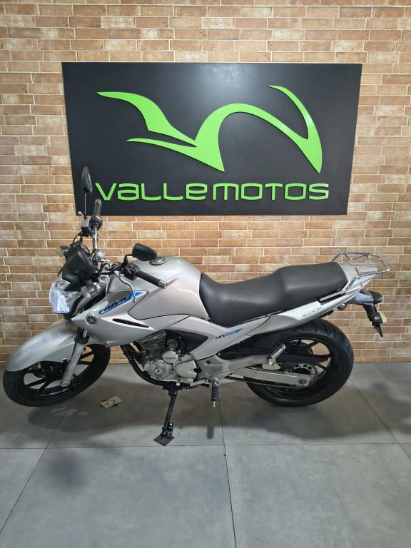 YAMAHA YS Fazer 250 - Foto