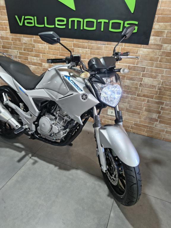 YAMAHA YS Fazer 250 - Foto